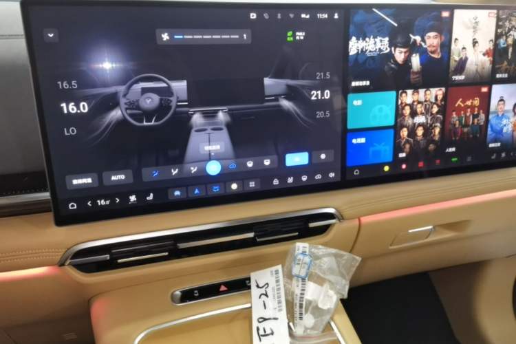 Used VOYAH Dream 2025 PHEV Four-Wheel Drive Prestige Kunpeng Edition Audio And AC Panel