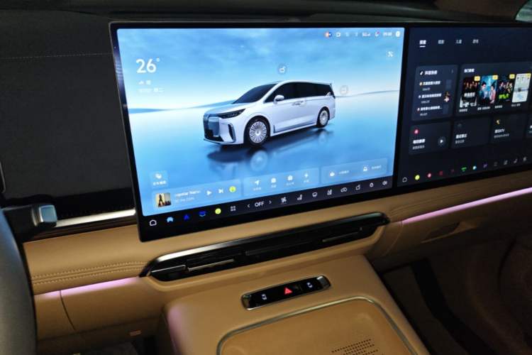 Used VOYAH Dream 2025 PHEV Four-Wheel Drive Prestige Kunpeng Edition Audio And AC Panel