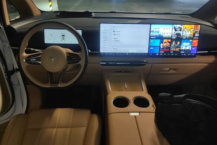 Used VOYAH Dream 2025 PHEV Four-Wheel Drive Prestige Kunpeng Edition Center Console
