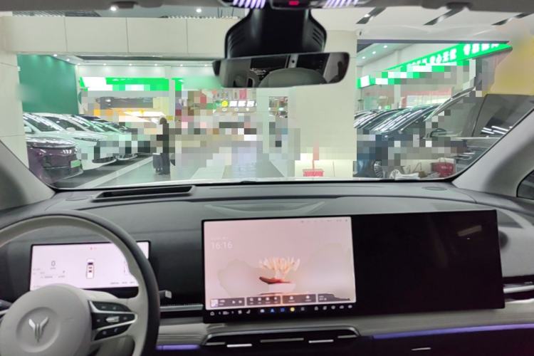 Used VOYAH Dream 2025 PHEV Four-Wheel-Drive Flagship Kunpeng Edition Center Console