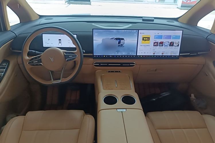 Used VOYAH Dream 2025 PHEV Four-Wheel Drive Excellence Kunpeng Edition Center Console