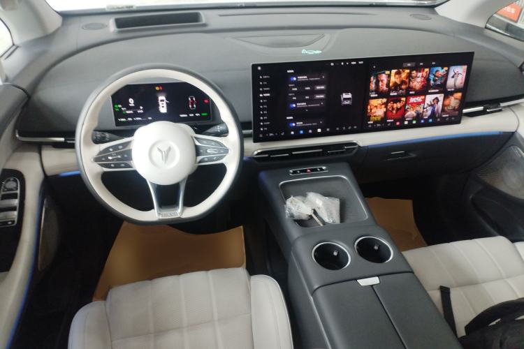 Used VOYAH Dream 2025 PHEV Four-Wheel Drive Prestige Kunpeng Edition Center Console