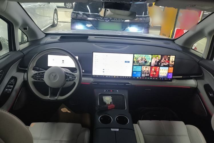 Used VOYAH Dream 2025 PHEV Four-Wheel Drive Prestige Kunpeng Edition Center Console