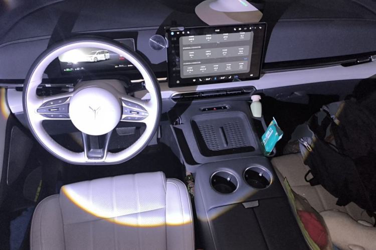 Used VOYAH Dream 2025 PHEV Four-Wheel-Drive Flagship Version – Qiankun Edition Center Console