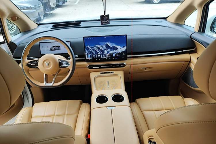 Used VOYAH Dream 2025 PHEV Four-Wheel-Drive Flagship Version – Qiankun Edition Center Console