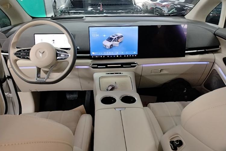 Used VOYAH Dream 2025 PHEV Four-Wheel-Drive Flagship Kunpeng Edition Center Console