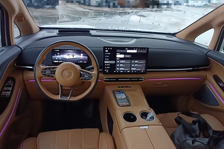 Used VOYAH Dream 2025 PHEV Four-Wheel-Drive Flagship Version – Qiankun Edition Center Console