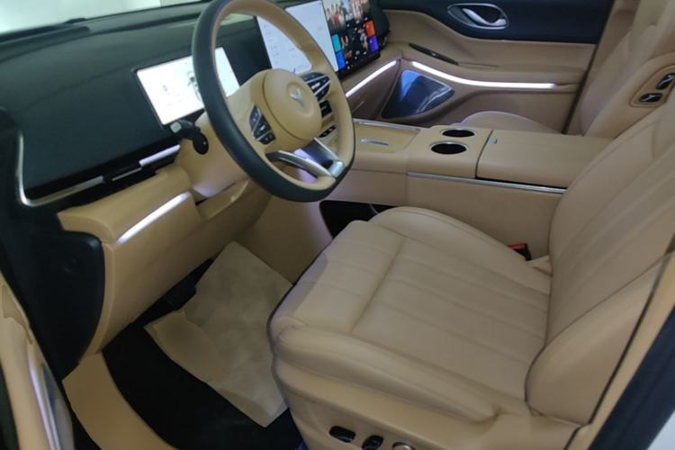 Used VOYAH Dream 2025 PHEV Four-Wheel Drive Prestige Kunpeng Edition Driver Seat