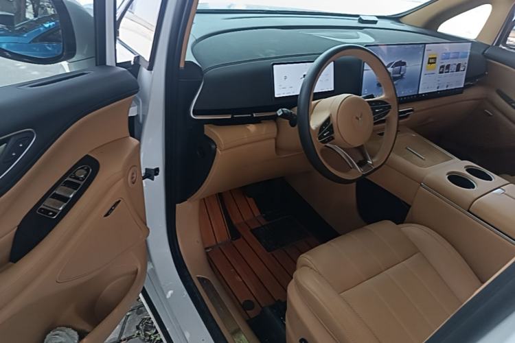 Used VOYAH Dream 2025 PHEV Four-Wheel Drive Excellence Kunpeng Edition Driver Seat