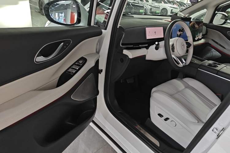 Used VOYAH Dream 2025 PHEV Four-Wheel Drive Prestige Kunpeng Edition Driver Seat