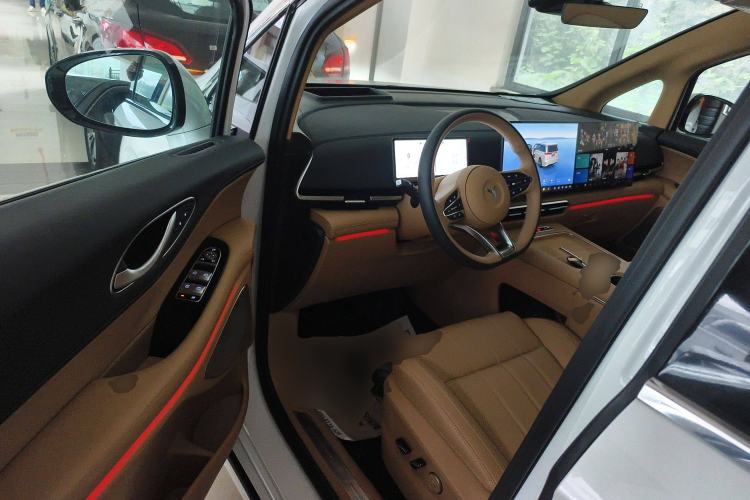 Used VOYAH Dream 2025 PHEV Four-Wheel Drive Prestige Kunpeng Edition Driver Seat