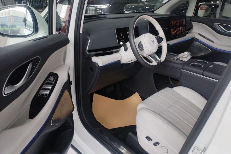 Used VOYAH Dream 2025 PHEV Four-Wheel Drive Prestige Kunpeng Edition Driver Seat