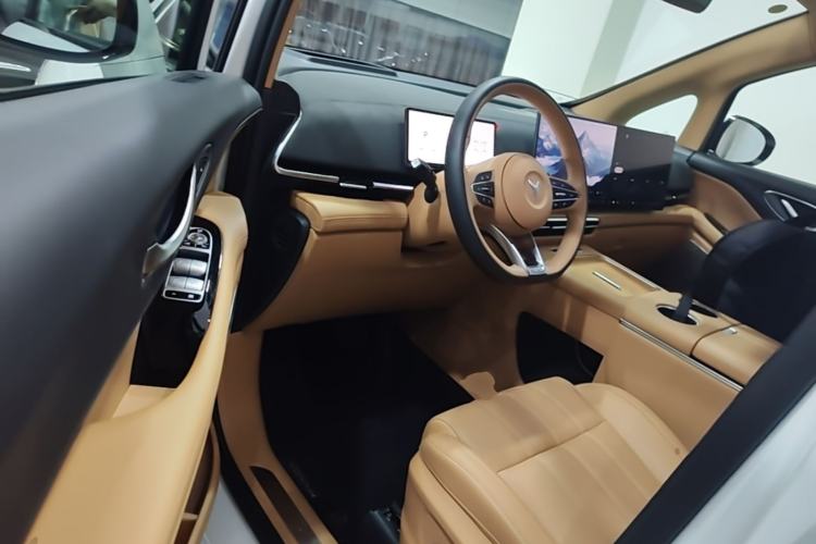 Used VOYAH Dream 2025 PHEV Four-Wheel Drive Prestige Kunpeng Edition Driver Seat