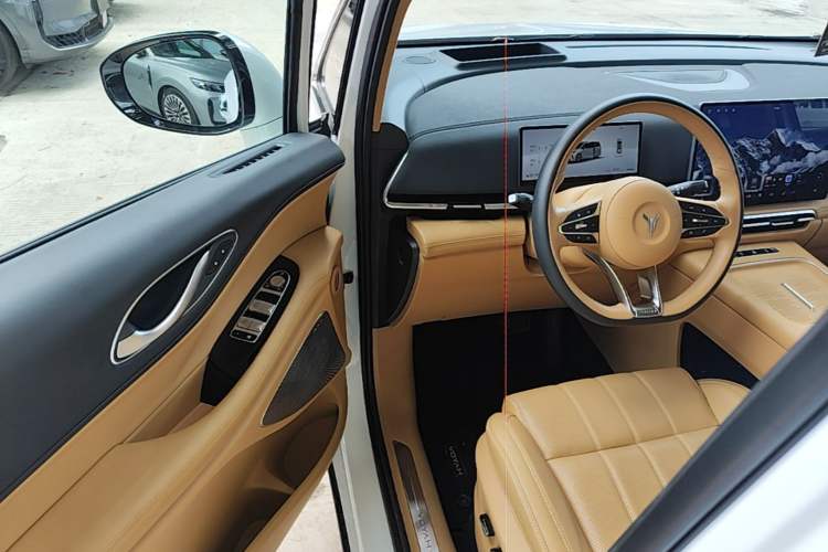 Used VOYAH Dream 2025 PHEV Four-Wheel-Drive Flagship Version – Qiankun Edition Driver Seat