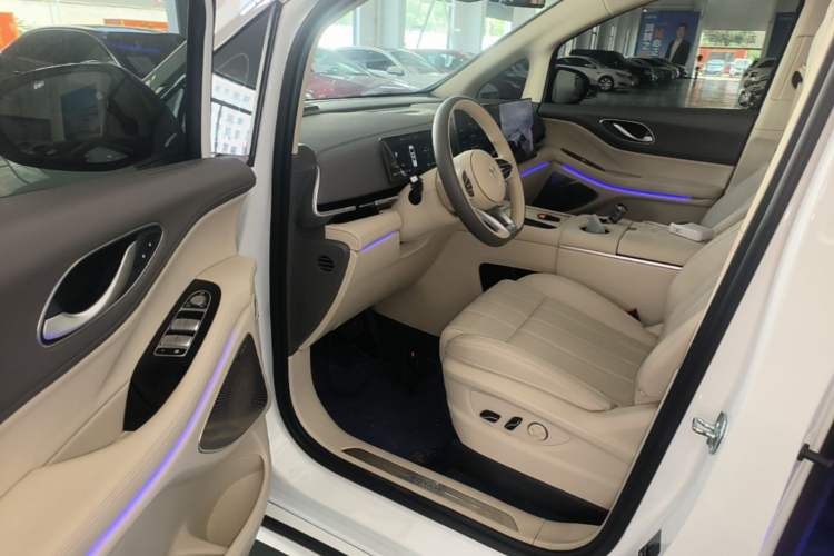 Used VOYAH Dream 2025 PHEV Four-Wheel Drive Prestige Kunpeng Edition Driver Seat