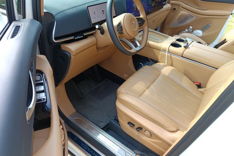 Used VOYAH Dream 2025 PHEV Four-Wheel-Drive Flagship Kunpeng Edition Driver Seat