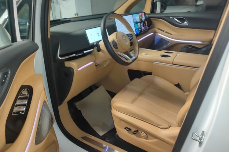 Used VOYAH Dream 2025 PHEV Four-Wheel Drive Prestige Kunpeng Edition Driver Seat