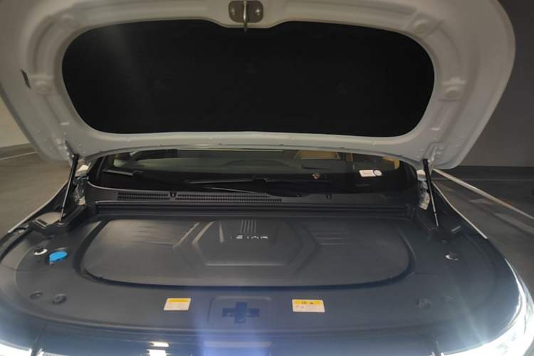 Used VOYAH Dream 2025 PHEV Four-Wheel Drive Prestige Kunpeng Edition Engine Bay