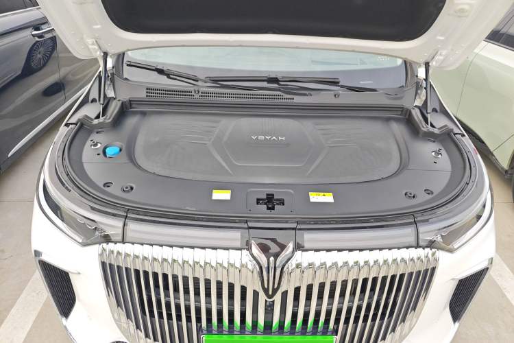 Used VOYAH Dream 2025 PHEV Four-Wheel-Drive Flagship Kunpeng Edition Engine Bay