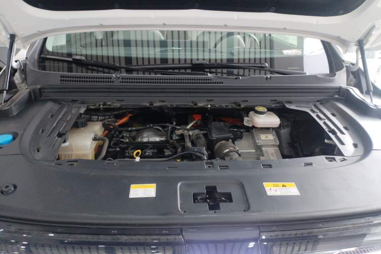 Used VOYAH Dream 2025 PHEV Four-Wheel Drive Prestige Kunpeng Edition Engine Bay
