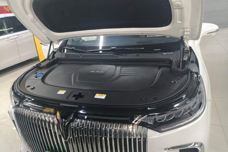 Used VOYAH Dream 2025 PHEV Four-Wheel Drive Prestige Kunpeng Edition Engine Bay