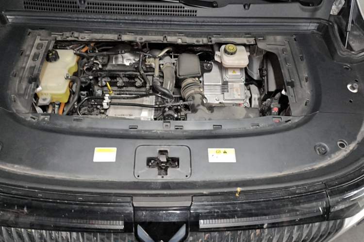 Used VOYAH Dream 2025 PHEV Four-Wheel-Drive Flagship Version – Qiankun Edition Engine Bay
