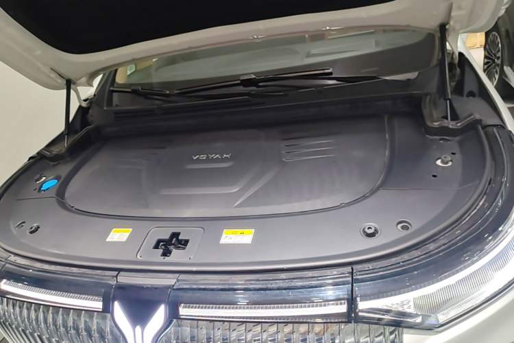 Used VOYAH Dream 2025 PHEV Four-Wheel Drive Prestige Kunpeng Edition Engine Bay