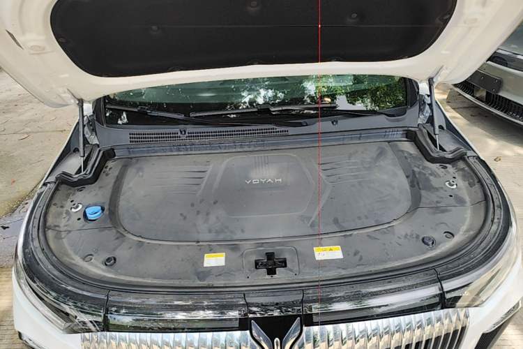 Used VOYAH Dream 2025 PHEV Four-Wheel-Drive Flagship Version – Qiankun Edition Engine Bay