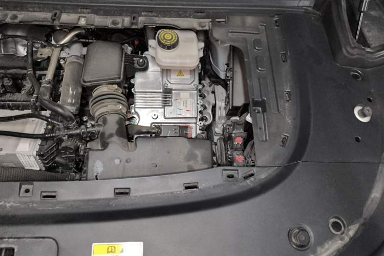 Used VOYAH Dream 2025 PHEV Four-Wheel-Drive Flagship Version – Qiankun Edition Engine Bay Left