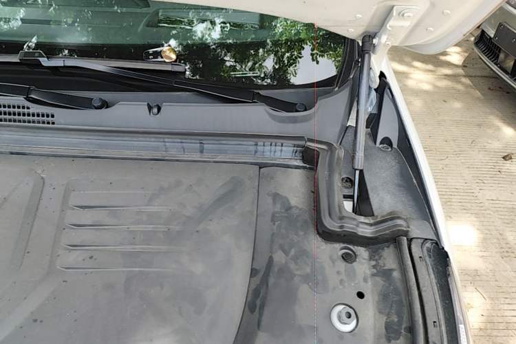 Used VOYAH Dream 2025 PHEV Four-Wheel-Drive Flagship Version – Qiankun Edition Engine Bay Left