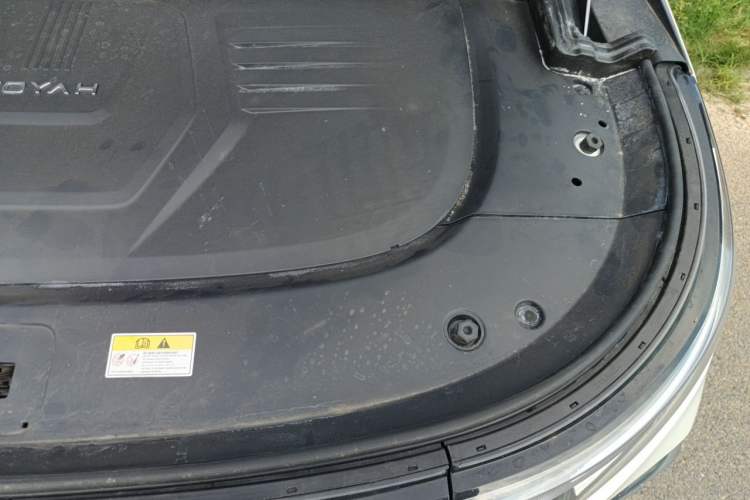 Used VOYAH Dream 2025 PHEV Four-Wheel-Drive Flagship Kunpeng Edition Engine Bay Left