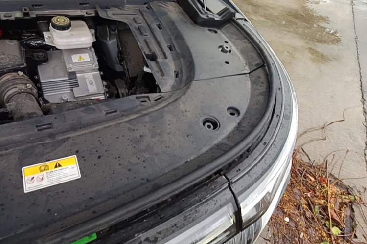 Used VOYAH Dream 2025 PHEV Four-Wheel-Drive Flagship Version – Qiankun Edition Engine Bay Left