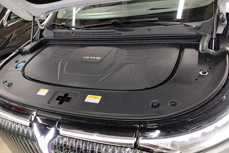 Used VOYAH Dream 2025 PHEV Four-Wheel-Drive Flagship Kunpeng Edition Engine Bay