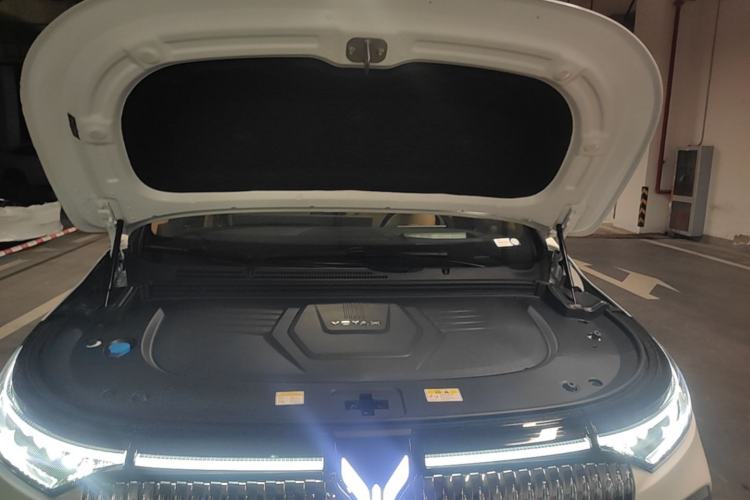 Used VOYAH Dream 2025 PHEV Four-Wheel Drive Prestige Kunpeng Edition Engine Bay