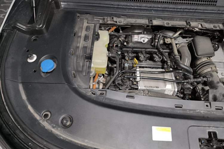 Used VOYAH Dream 2025 PHEV Four-Wheel-Drive Flagship Version – Qiankun Edition Engine Bay Right