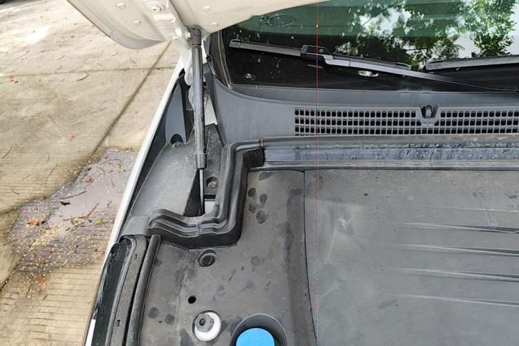 Used VOYAH Dream 2025 PHEV Four-Wheel-Drive Flagship Version – Qiankun Edition Engine Bay Right