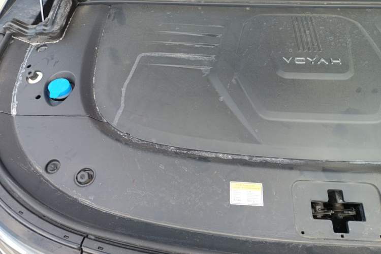Used VOYAH Dream 2025 PHEV Four-Wheel-Drive Flagship Kunpeng Edition Engine Bay Right