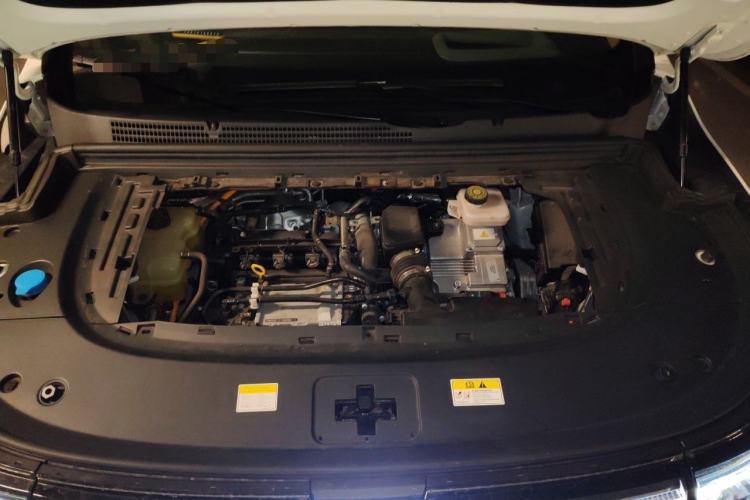Used VOYAH Dream 2025 PHEV Four-Wheel-Drive Flagship Kunpeng Edition Engine Bay