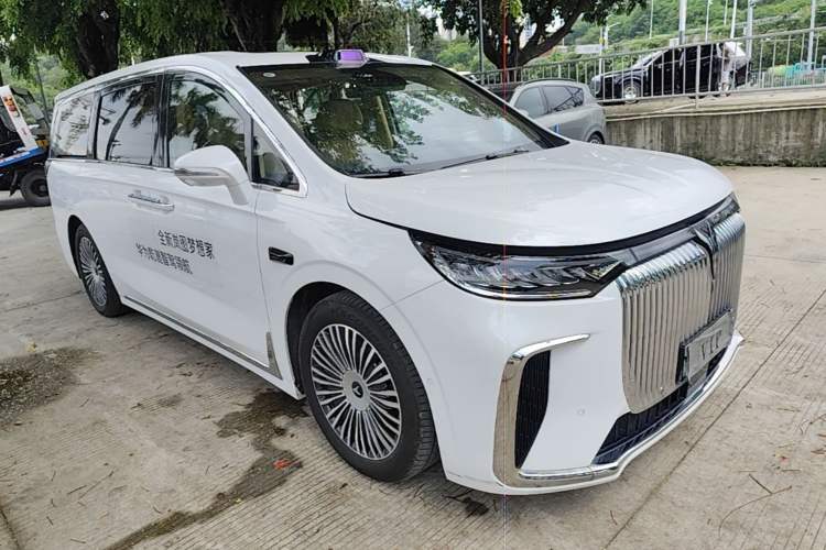 Used VOYAH Dream 2025 PHEV Four-Wheel-Drive Flagship Version – Qiankun Edition Exterior 1