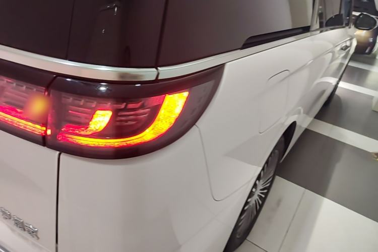 Used VOYAH Dream 2025 PHEV Four-Wheel Drive Prestige Kunpeng Edition Exterior 3