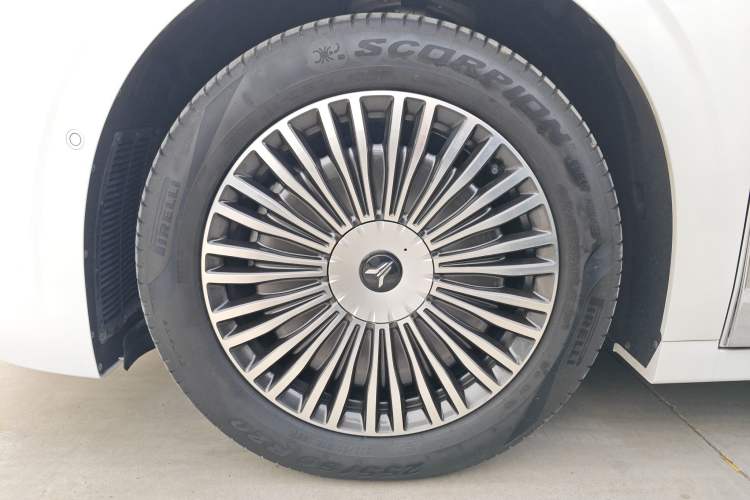 Used VOYAH Dream 2025 PHEV Four-Wheel-Drive Flagship Kunpeng Edition Exterior 4