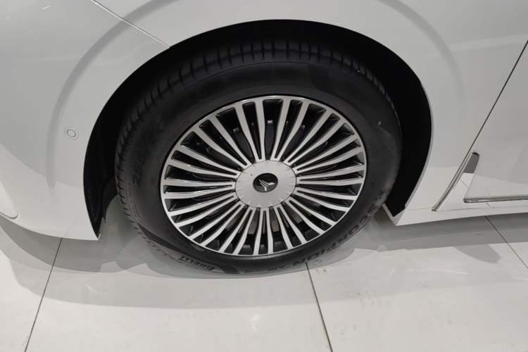 Used VOYAH Dream 2025 PHEV Four-Wheel-Drive Flagship Kunpeng Edition Exterior 4