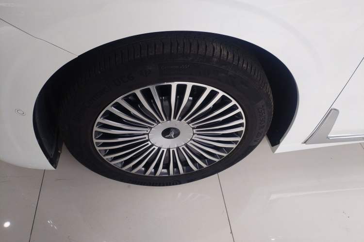 Used VOYAH Dream 2025 PHEV Four-Wheel Drive Prestige Kunpeng Edition Exterior 4