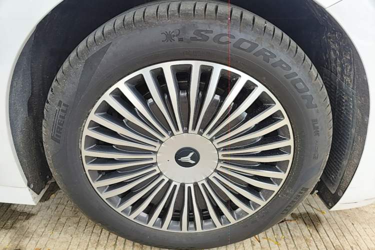 Used VOYAH Dream 2025 PHEV Four-Wheel-Drive Flagship Version – Qiankun Edition Exterior 4