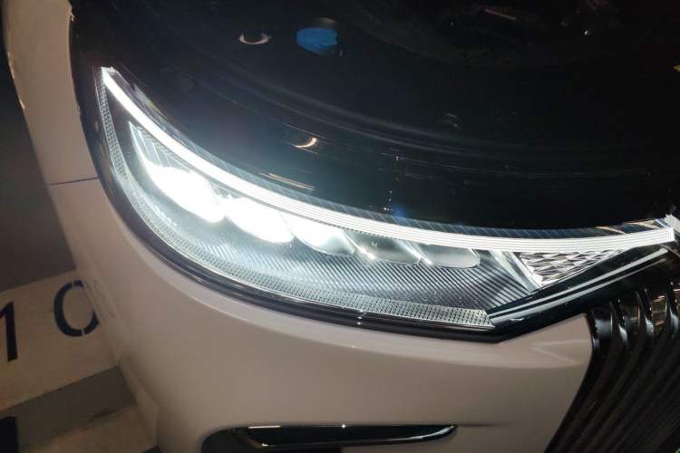 Used VOYAH Dream 2025 PHEV Four-Wheel-Drive Flagship Kunpeng Edition Exterior 6