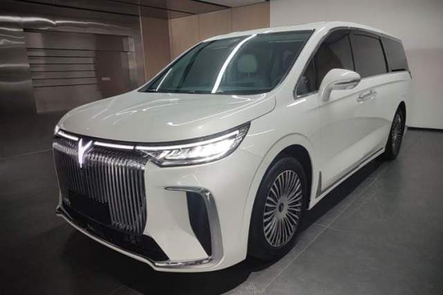 Used VOYAH Dream 2025 PHEV Four-Wheel Drive Excellence Kunpeng Edition
