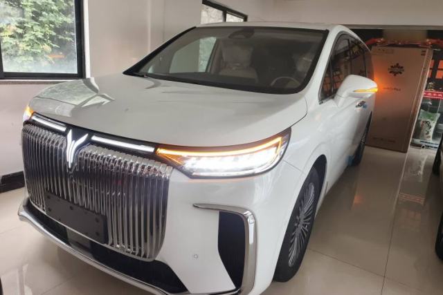Used VOYAH Dream 2025 PHEV Four-Wheel Drive Prestige Kunpeng Edition