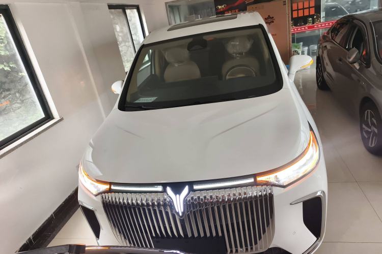 Used VOYAH Dream 2025 PHEV Four-Wheel Drive Prestige Kunpeng Edition Front