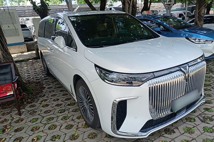Used VOYAH Dream 2025 PHEV Four-Wheel Drive Excellence Kunpeng Edition Front Right 45 Deg