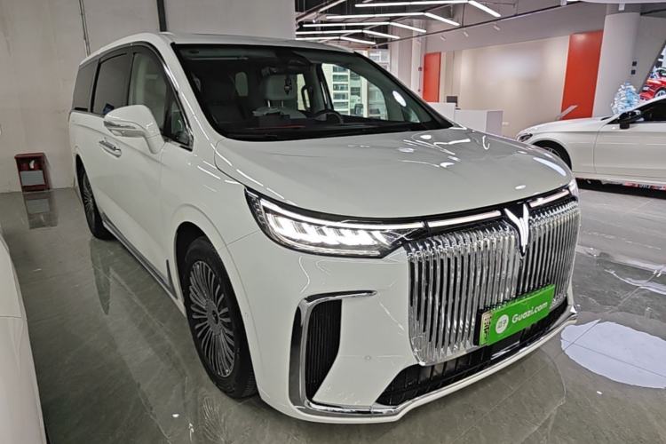 Used VOYAH Dream 2025 PHEV Four-Wheel Drive Prestige Kunpeng Edition Front Right 45 Deg